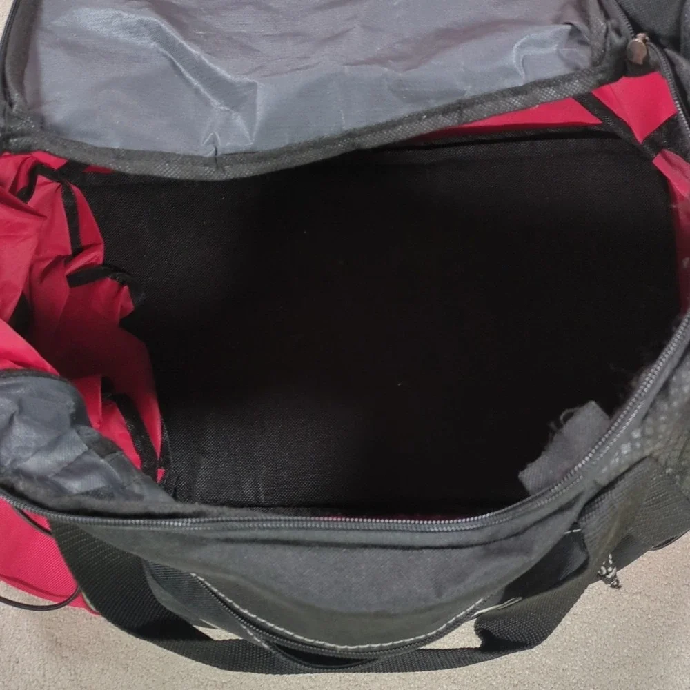 Snap-On Tools Duffle Style Gym Track Travel Bag Carry On Red/Black 20x10x10
